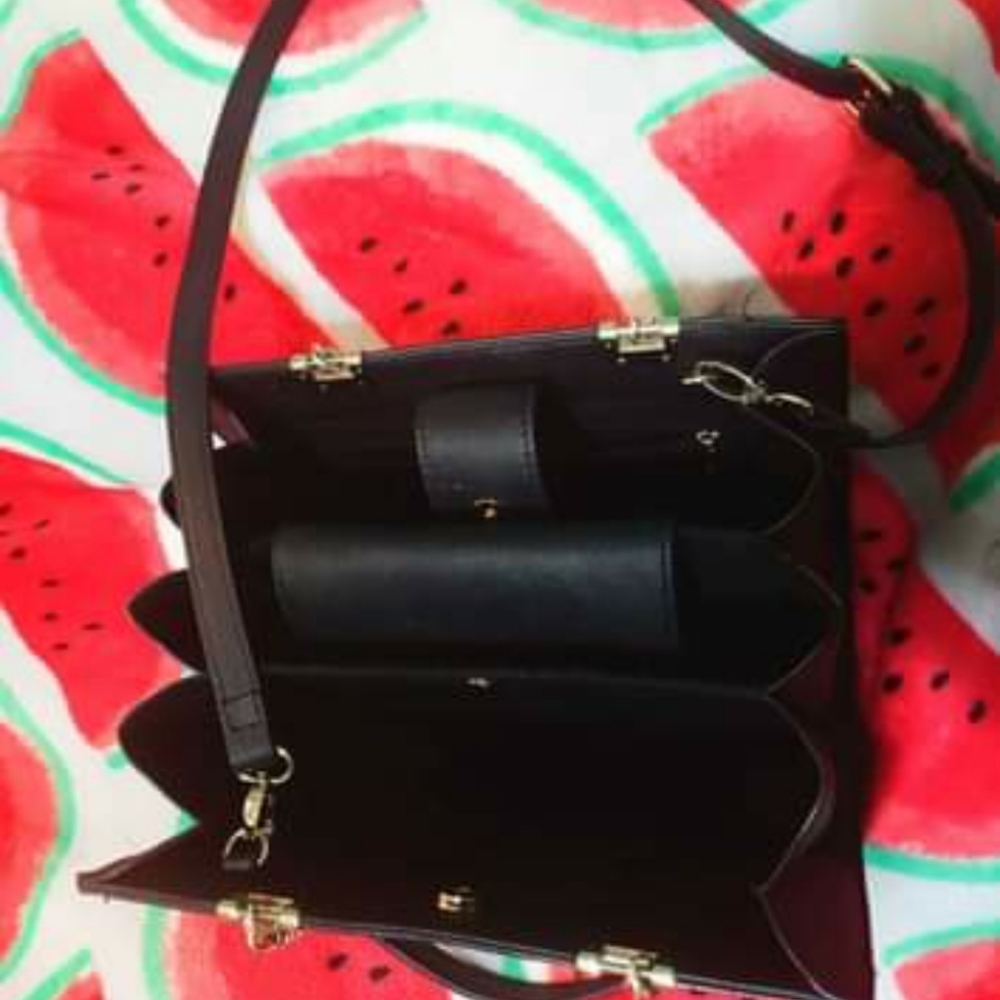•Guess Purse - Picture 2 of 2